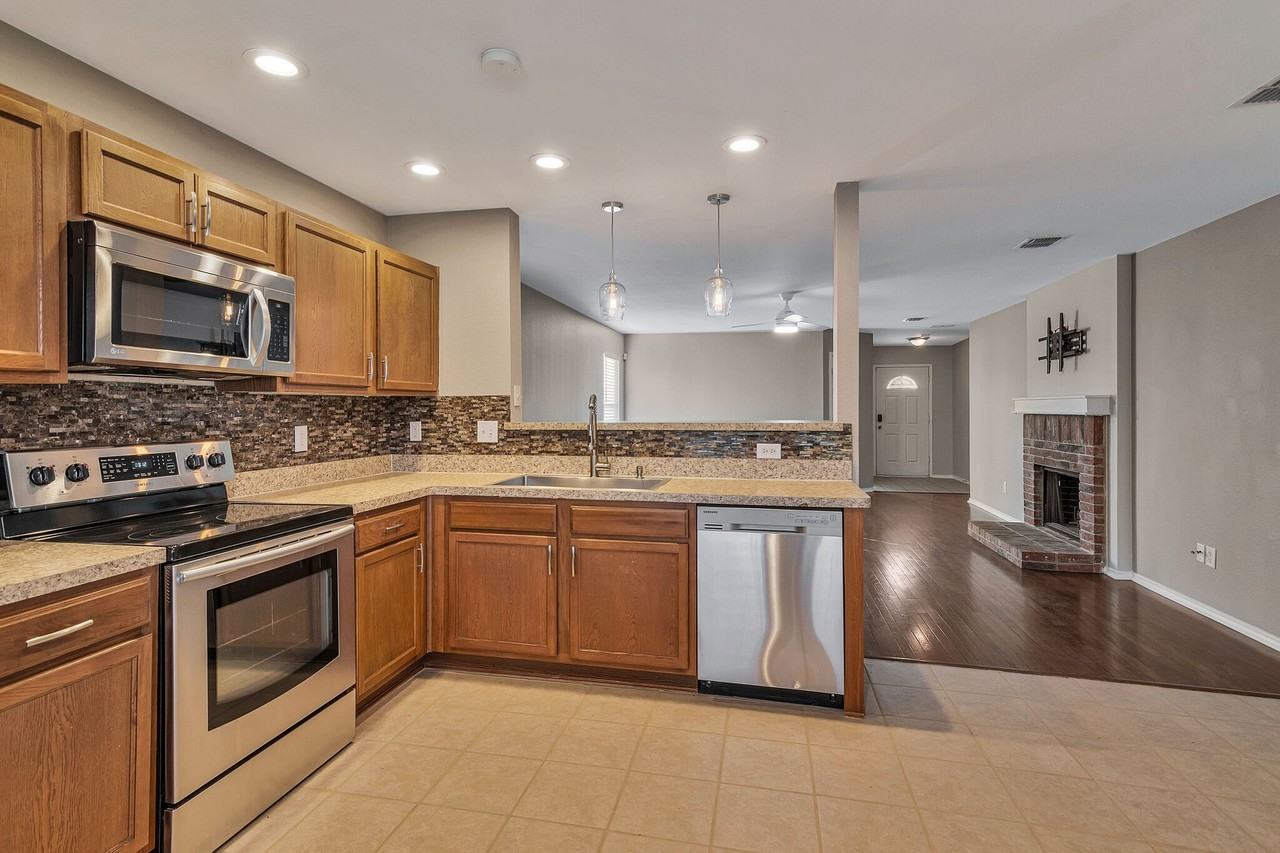 1817 Kittredge Way - Photo 6 of 18