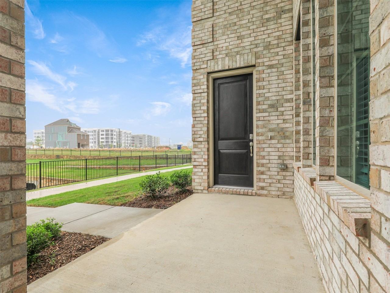 1506 Lake District Dr - Photo 2 of 30