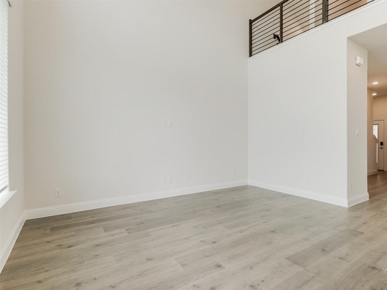 1506 Lake District Dr - Photo 5 of 30