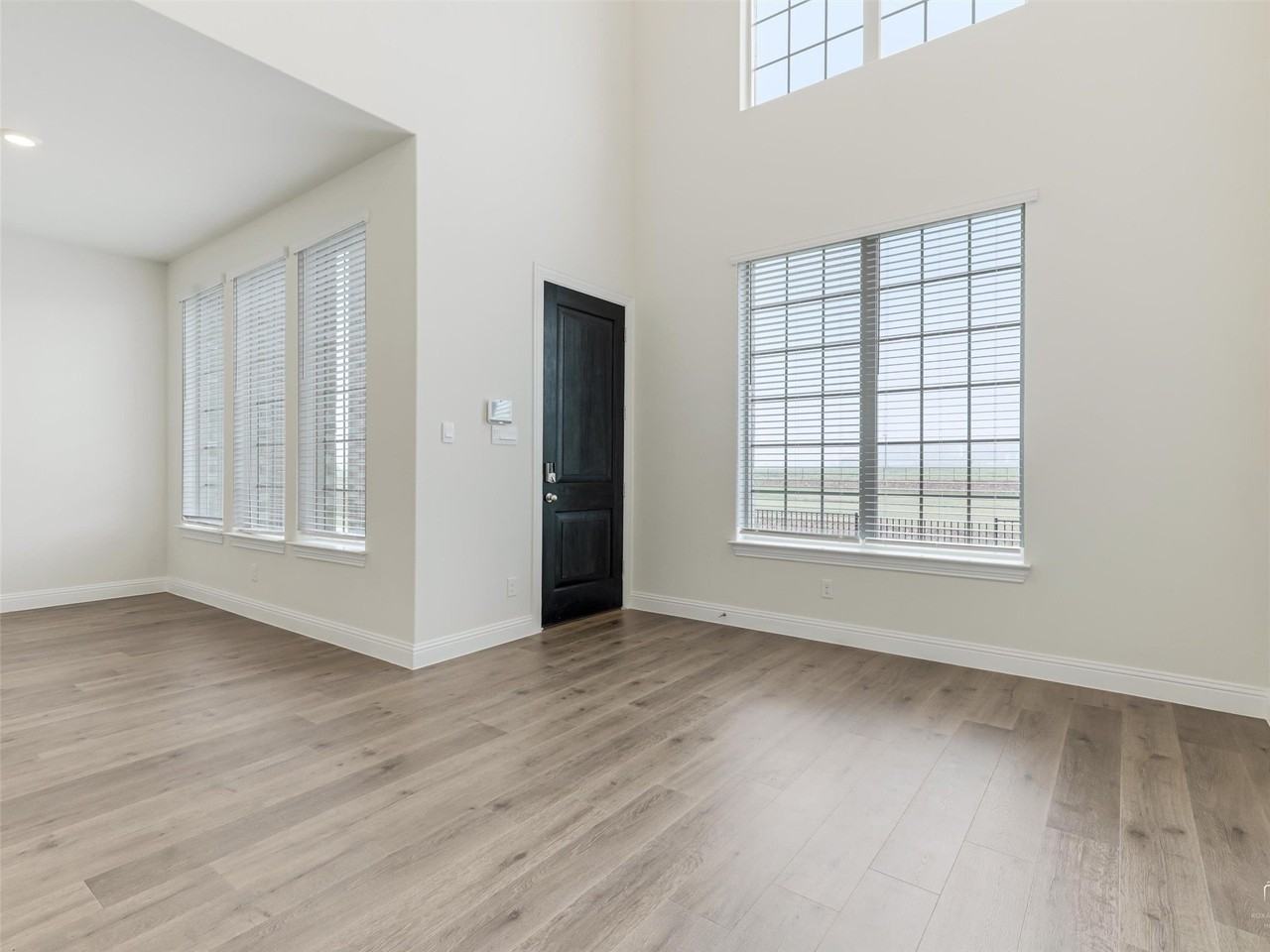 1506 Lake District Dr - Photo 6 of 30