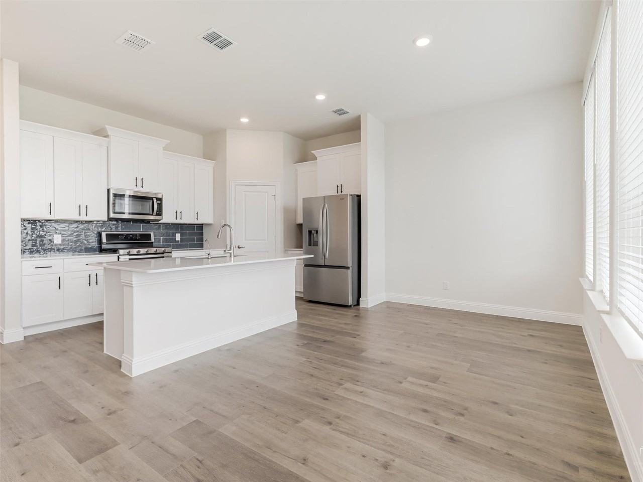 1506 Lake District Dr - Photo 7 of 30