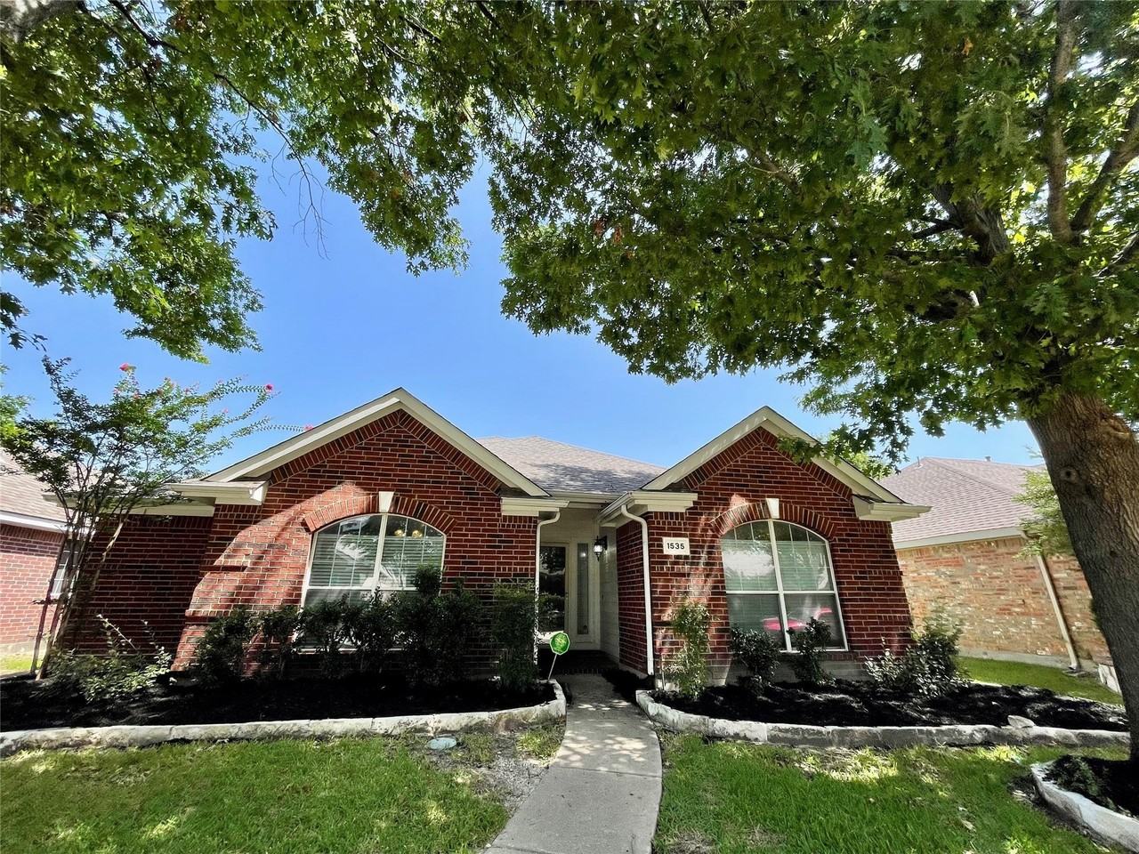 1535 Silver Spur Dr - Photo 2 of 40