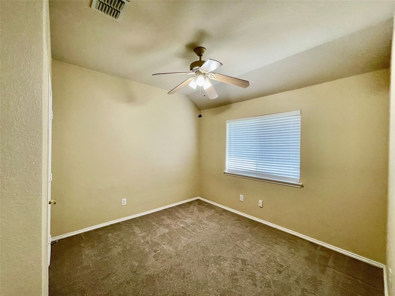 1535 Silver Spur Dr - Photo 7 of 40