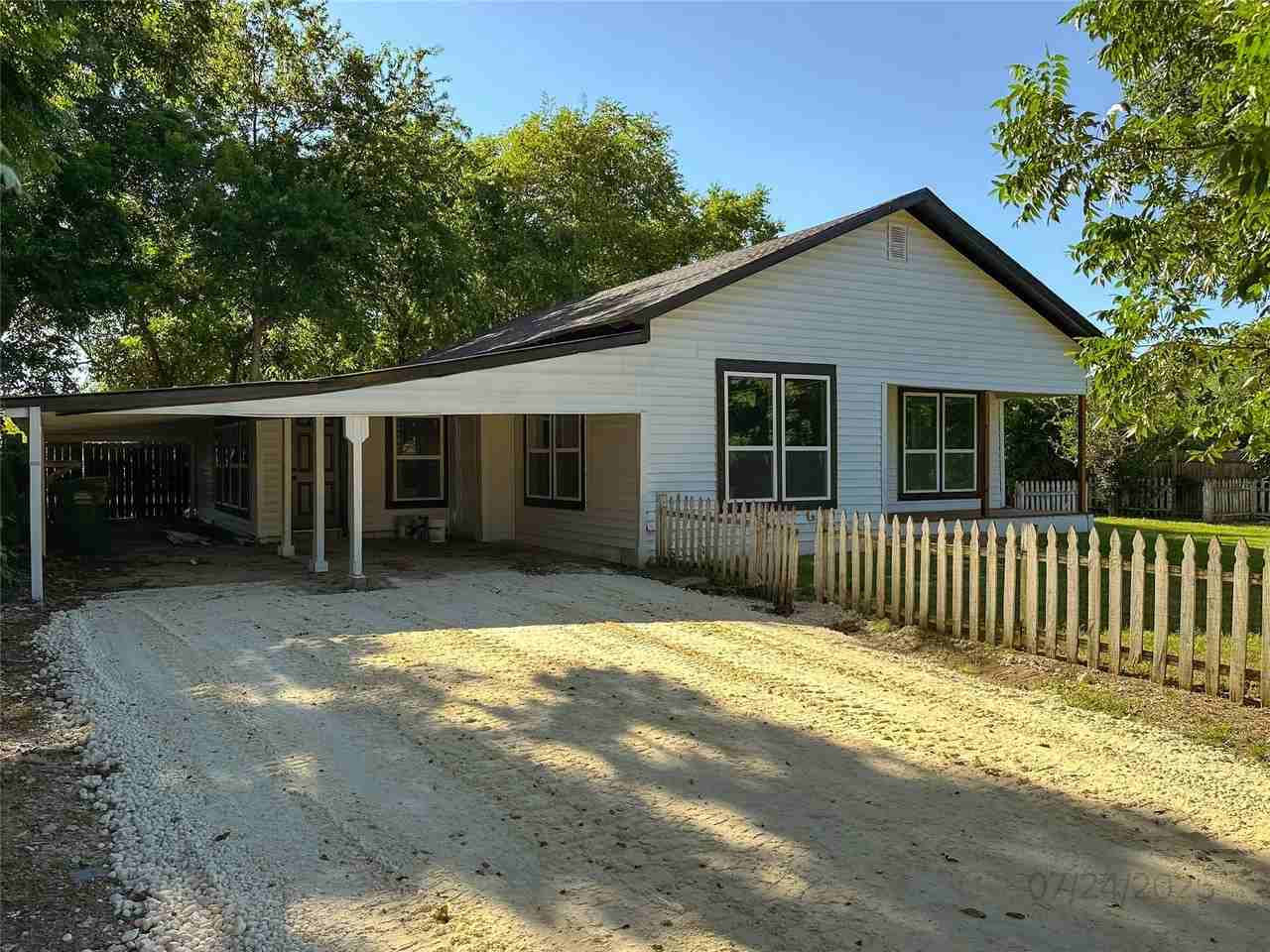 403 N Gaither St - Photo 3 of 40