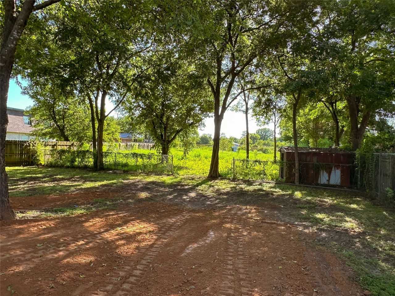 403 N Gaither St - Photo 5 of 40