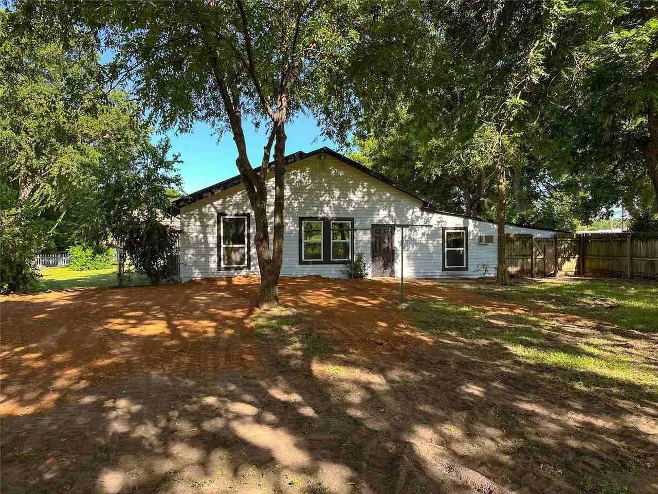 403 N Gaither St - Photo 7 of 40