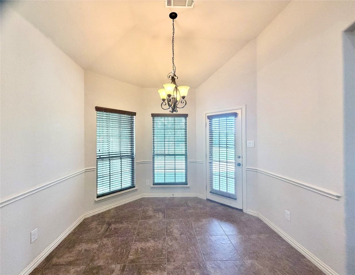 1701 Creosote Dr - Photo 6 of 27