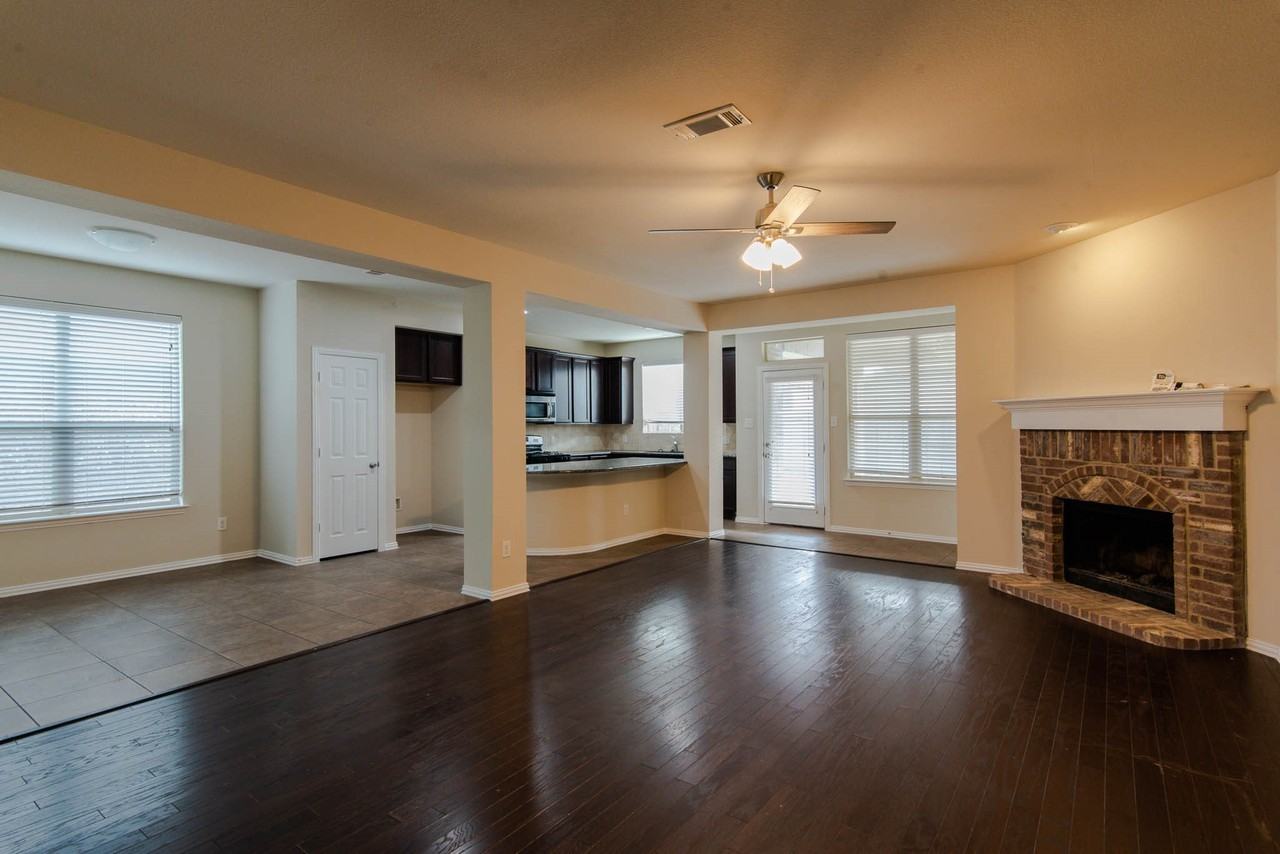 1512 Cockatiel Dr - Photo 2 of 40