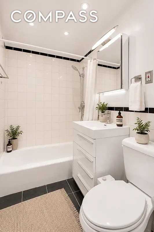 244 E 60th St #3B - Photo 5 of 5