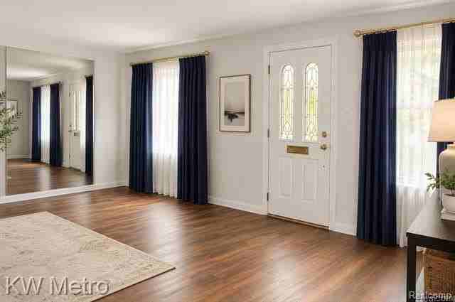 619 N Elizabeth St - Photo 2 of 16