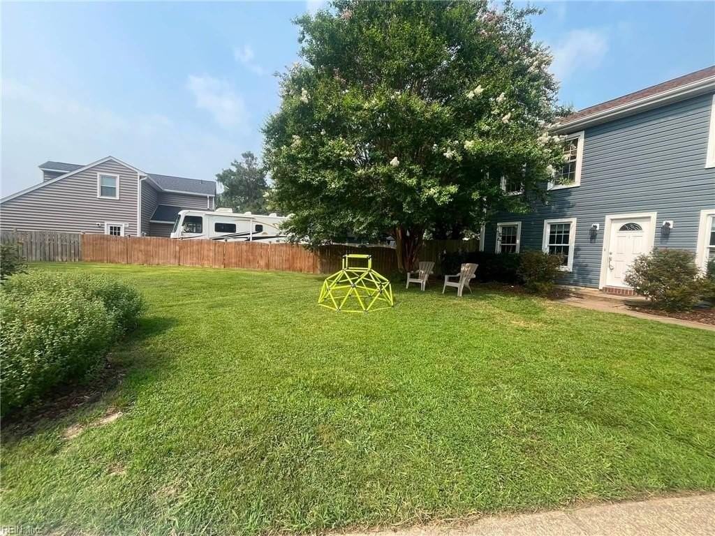 2505 Castle Hill Ct - Photo 2 of 27