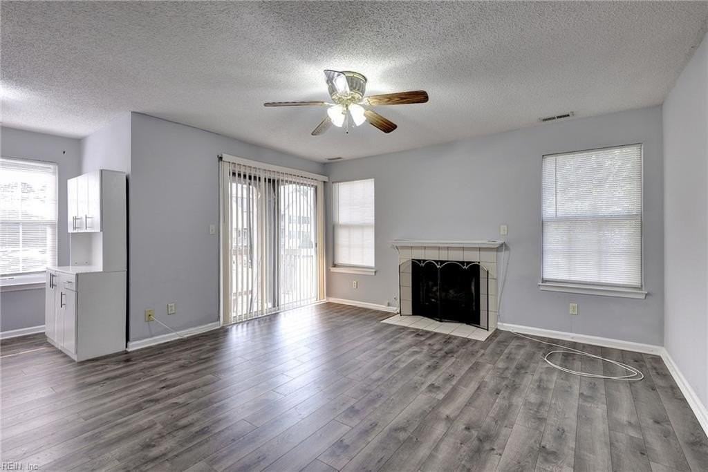 12928 Daybreak Cir - Photo 5 of 35
