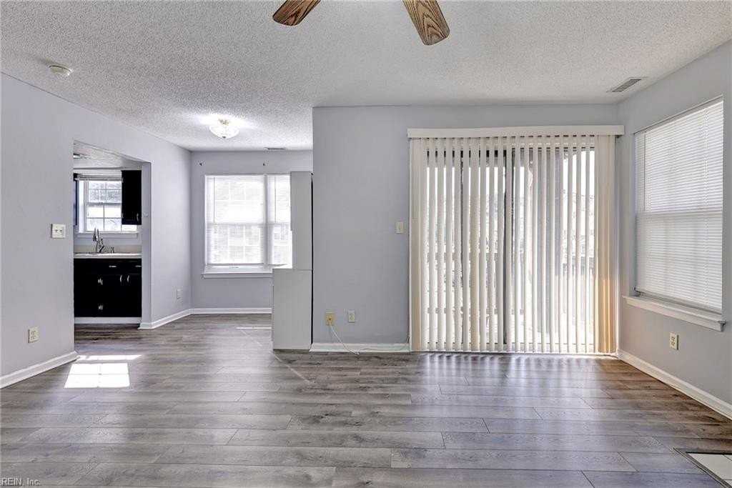 12928 Daybreak Cir - Photo 7 of 35