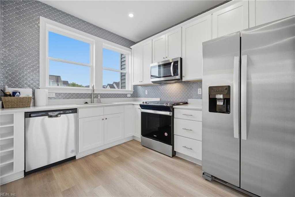 909 Baltic Ave - Photo 2 of 32