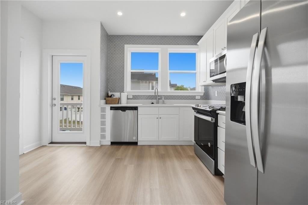 909 Baltic Ave - Photo 4 of 32