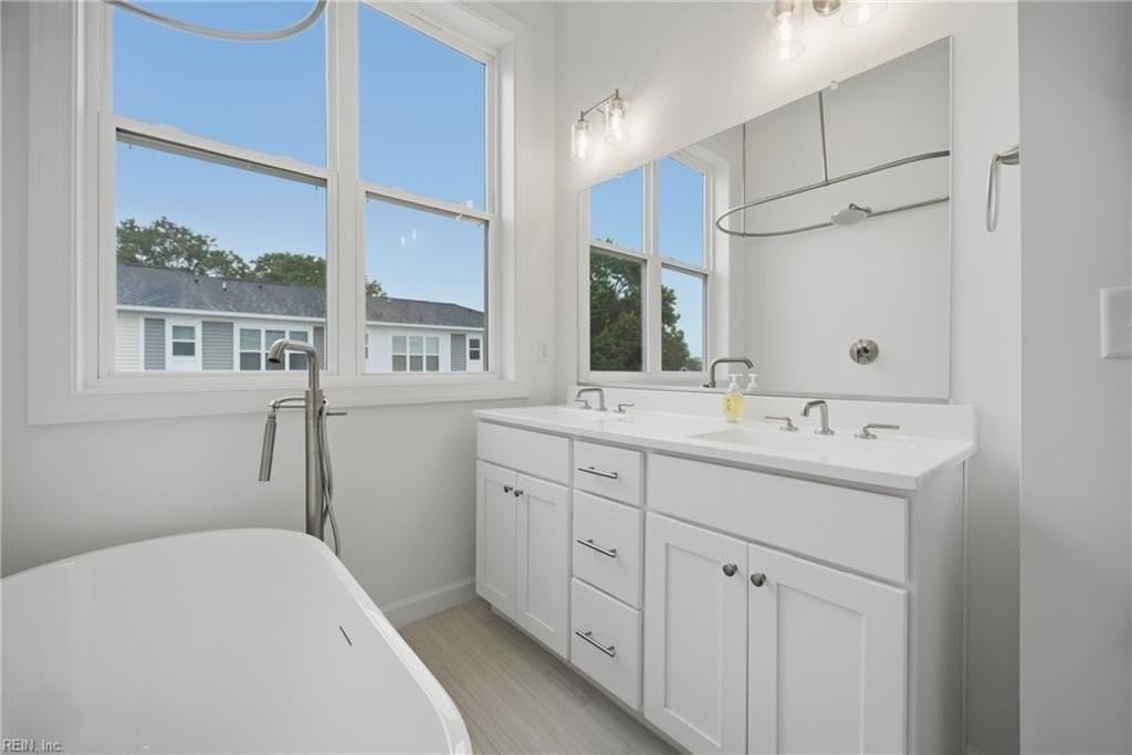 909 Baltic Ave - Photo 6 of 32