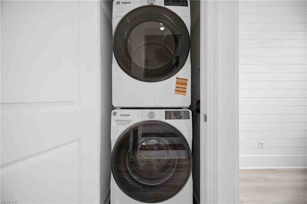 909 Baltic Ave - Photo 7 of 32