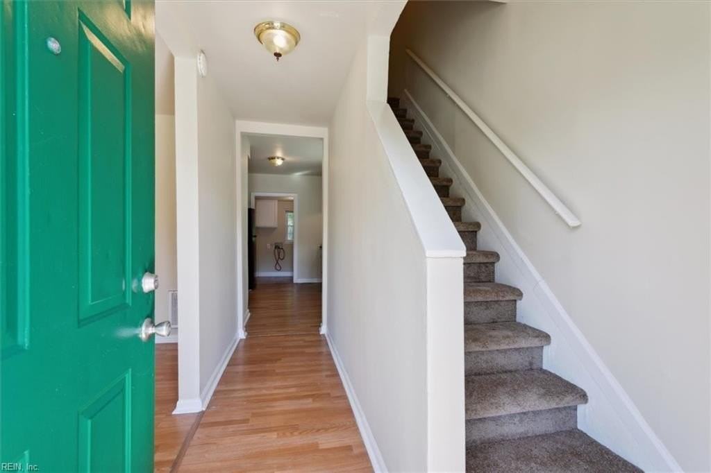 715 18th St - Photo 4 of 25