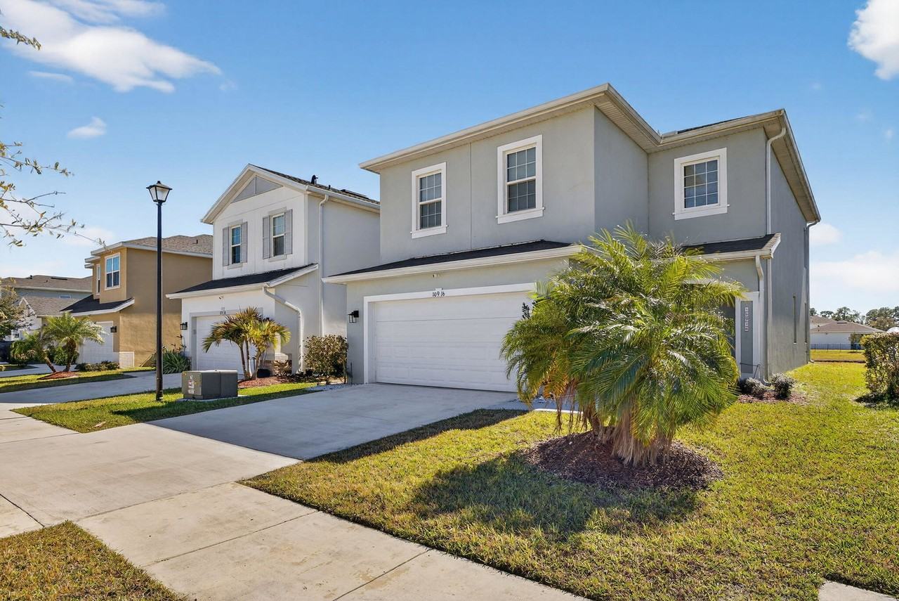 10916 Sw Robbia Way - Photo 2 of 8
