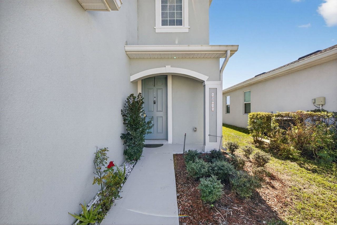 10916 Sw Robbia Way - Photo 3 of 8
