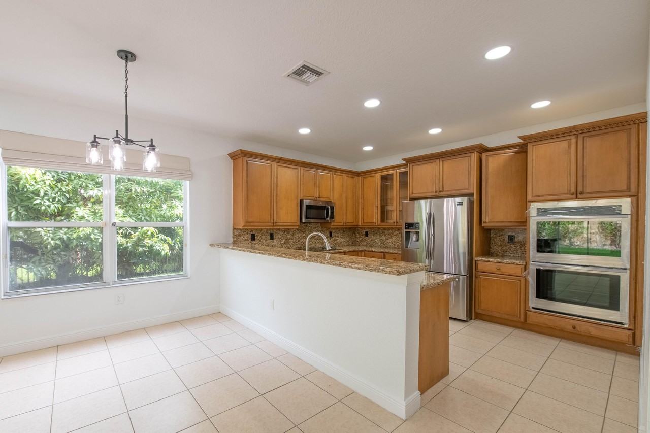 4668 Sw 183rd Ave - Photo 2 of 21
