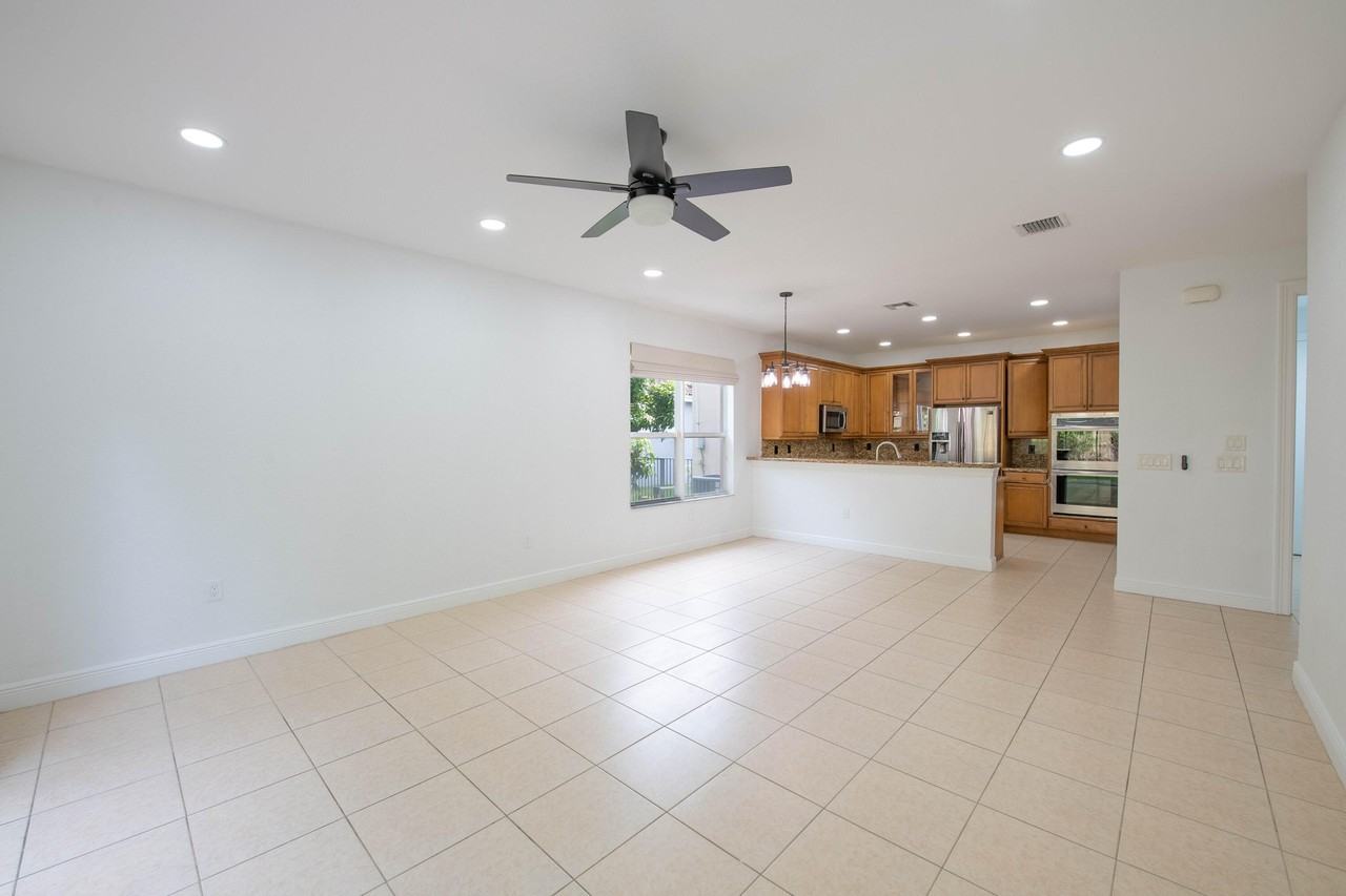 4668 Sw 183rd Ave - Photo 4 of 21