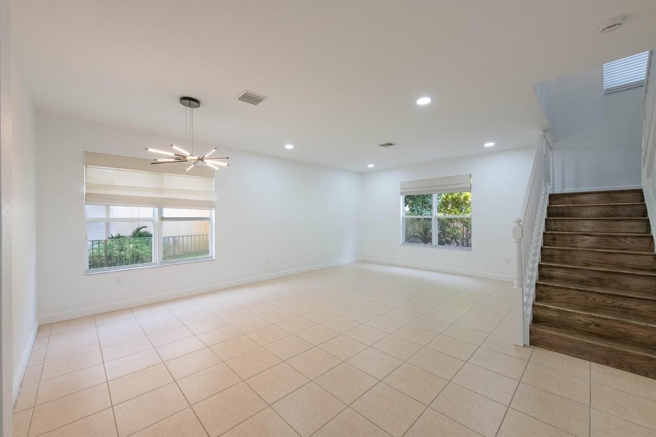 4668 Sw 183rd Ave - Photo 5 of 21