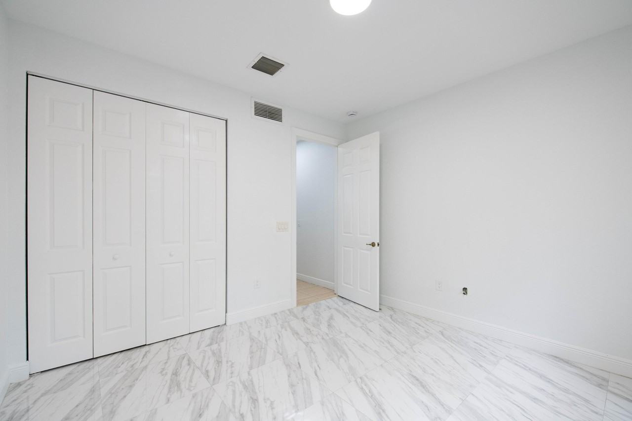 4668 Sw 183rd Ave - Photo 6 of 21