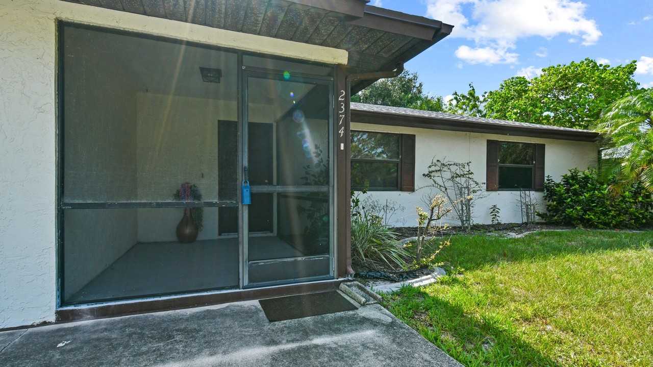 2374 Se Marseille St - Photo 2 of 26