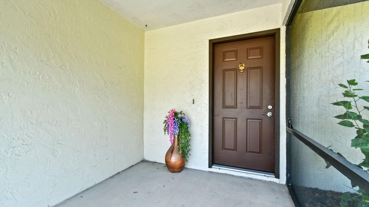 2374 Se Marseille St - Photo 3 of 26