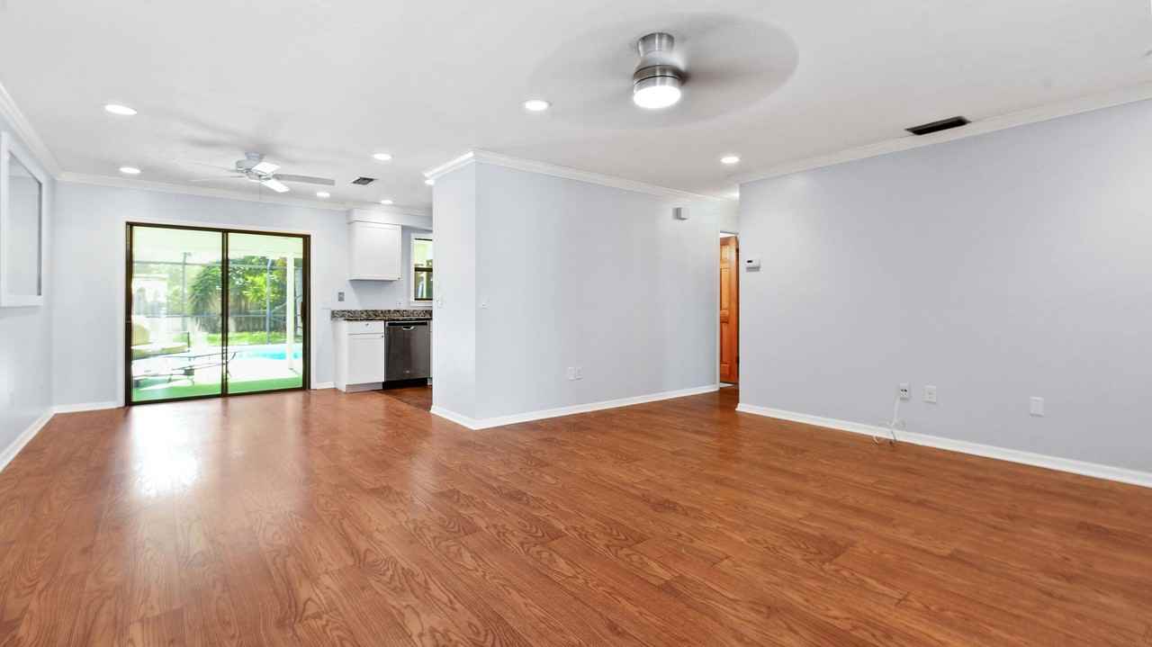 2374 Se Marseille St - Photo 4 of 26