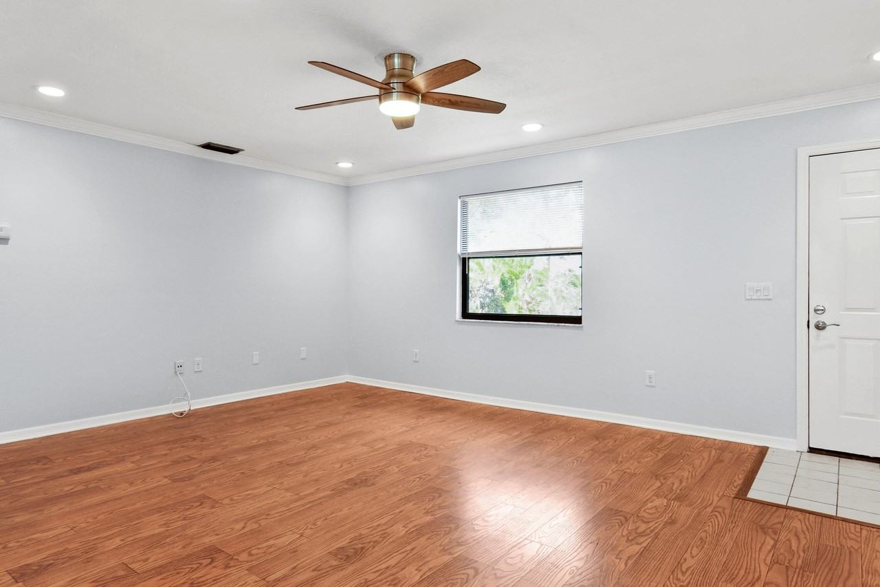 2374 Se Marseille St - Photo 5 of 26