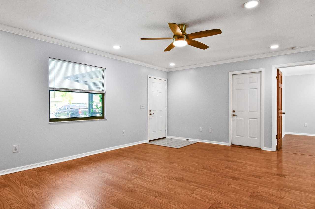 2374 Se Marseille St - Photo 6 of 26
