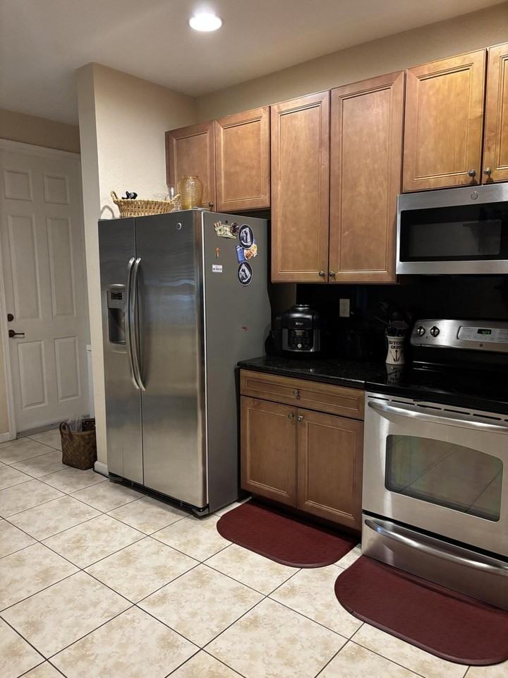 16169 Poppyseed Cir - Photo 4 of 31