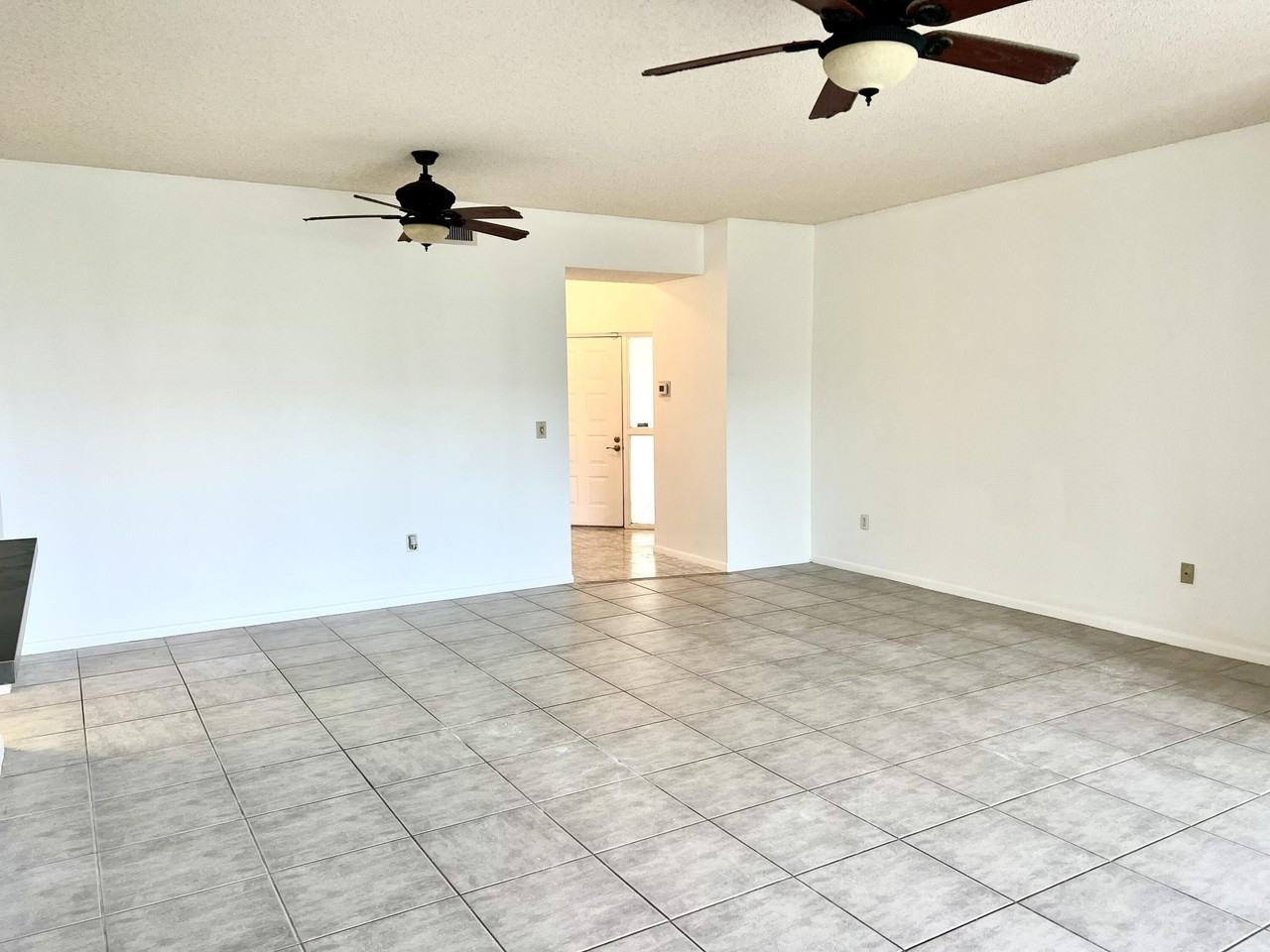 108 Half Moon Cir #B3 - Photo 6 of 25