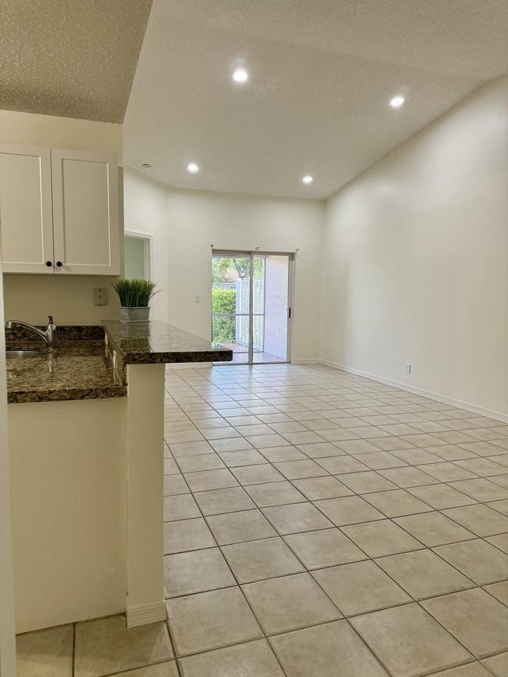 11289 Sw 18th Ct - Photo 3 of 11