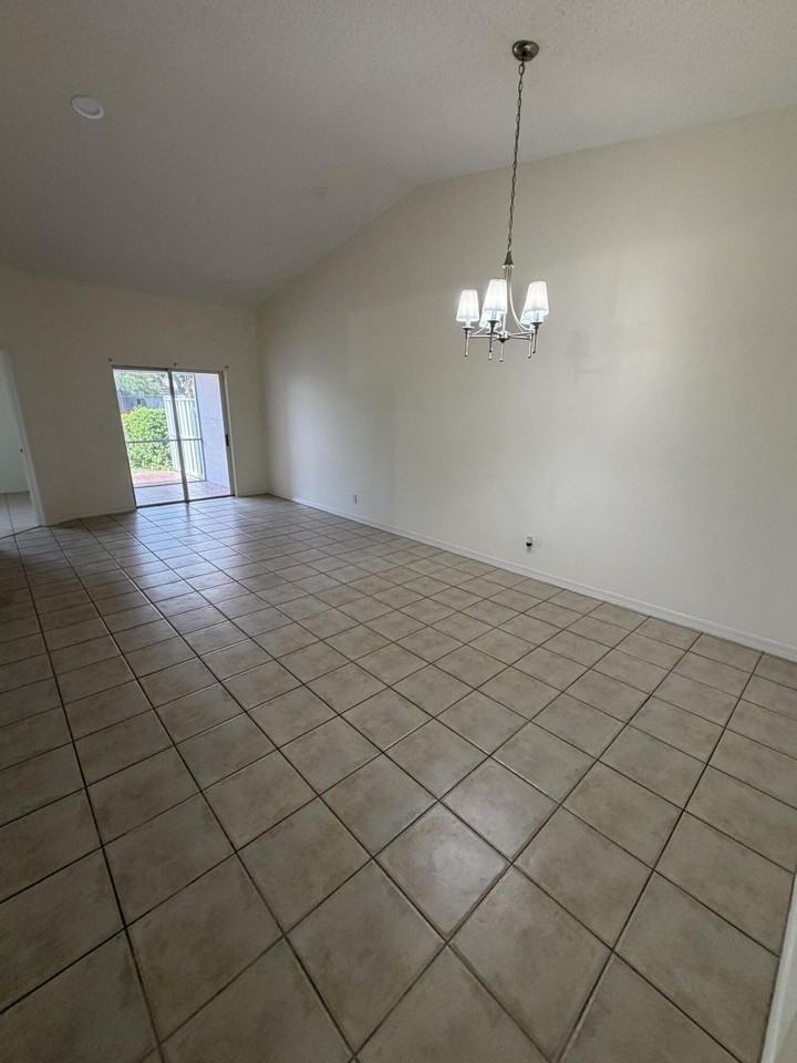 11289 Sw 18th Ct - Photo 4 of 11