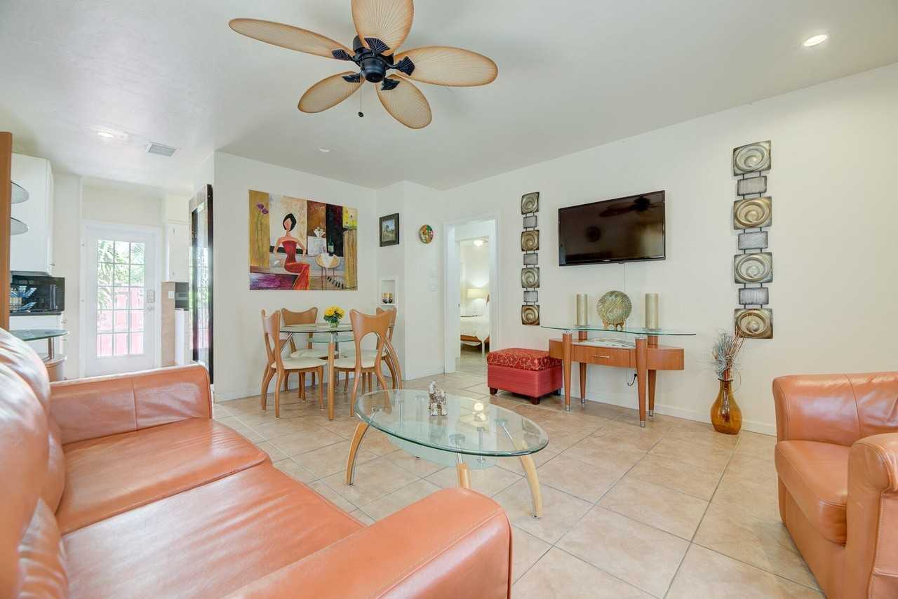 1136 Ne 17th Way #1-2 - Photo 6 of 31