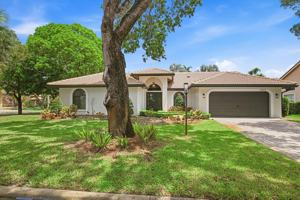 featured image of 10027 Nw 56th Ct