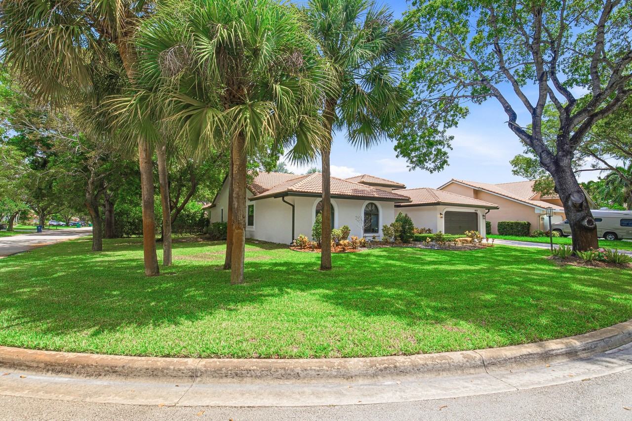 10027 Nw 56th Ct - Photo 4 of 48