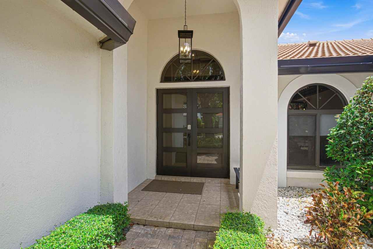 10027 Nw 56th Ct - Photo 6 of 48