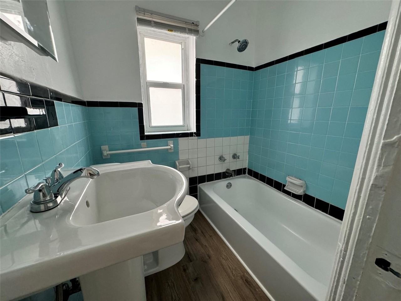 2037 Madison St #8 - Photo 7 of 8