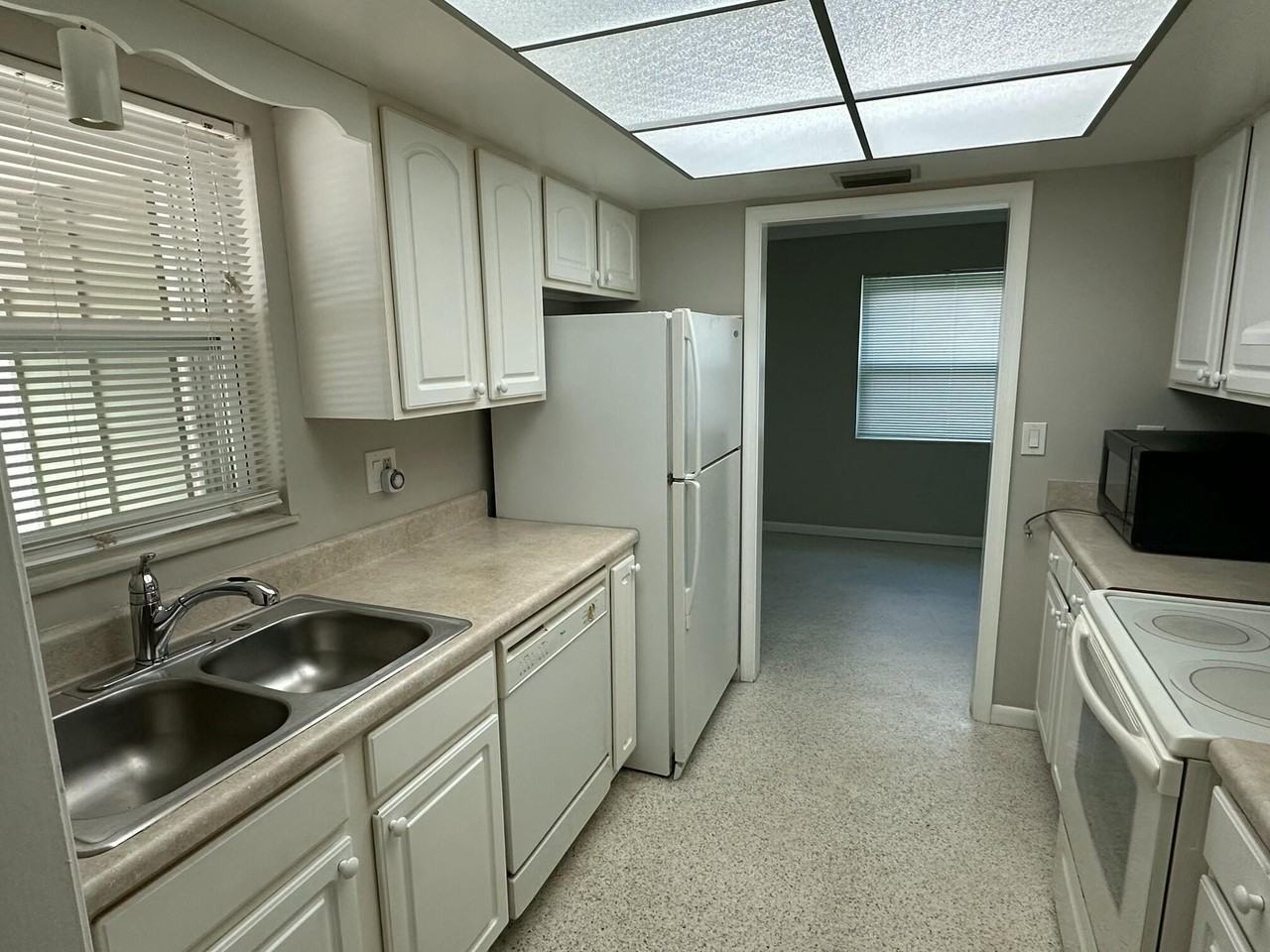 2095 Nw Fork Rd - Photo 4 of 10