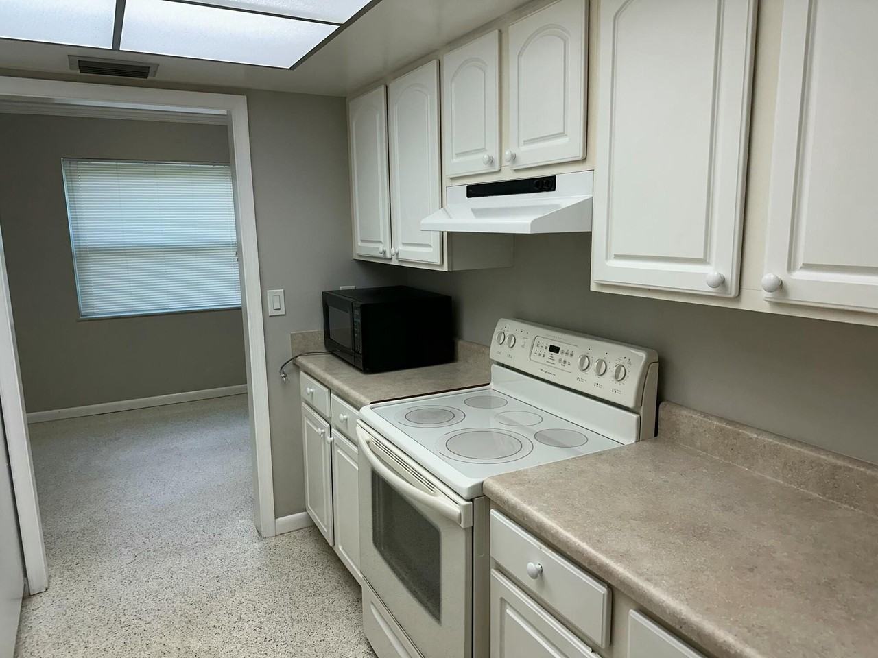 2095 Nw Fork Rd - Photo 5 of 10