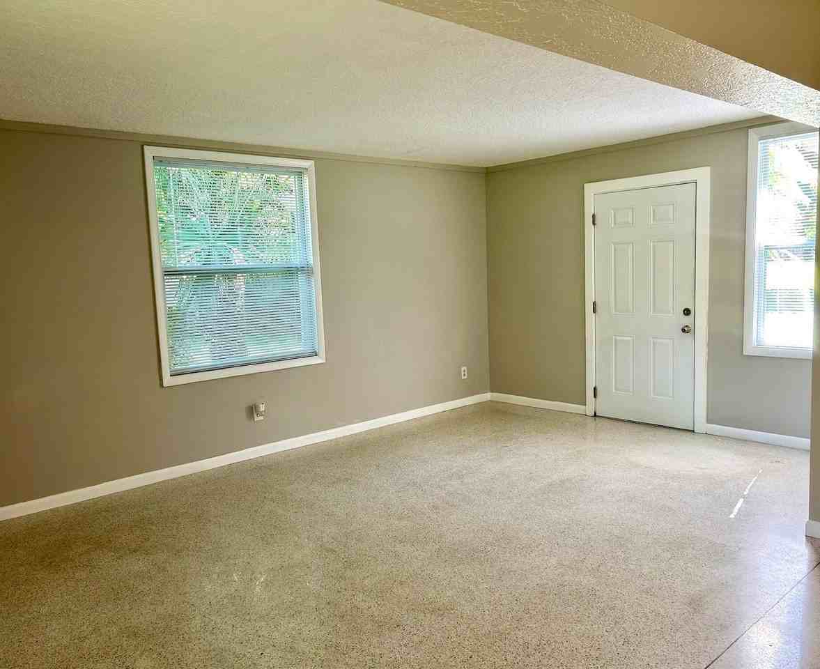 2095 Nw Fork Rd - Photo 7 of 10
