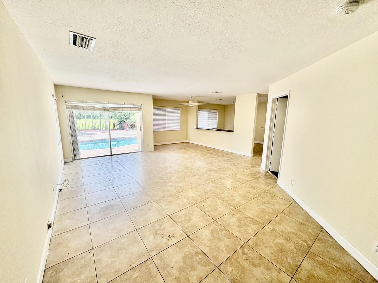 4 Sw 82nd Ave - Photo 6 of 35