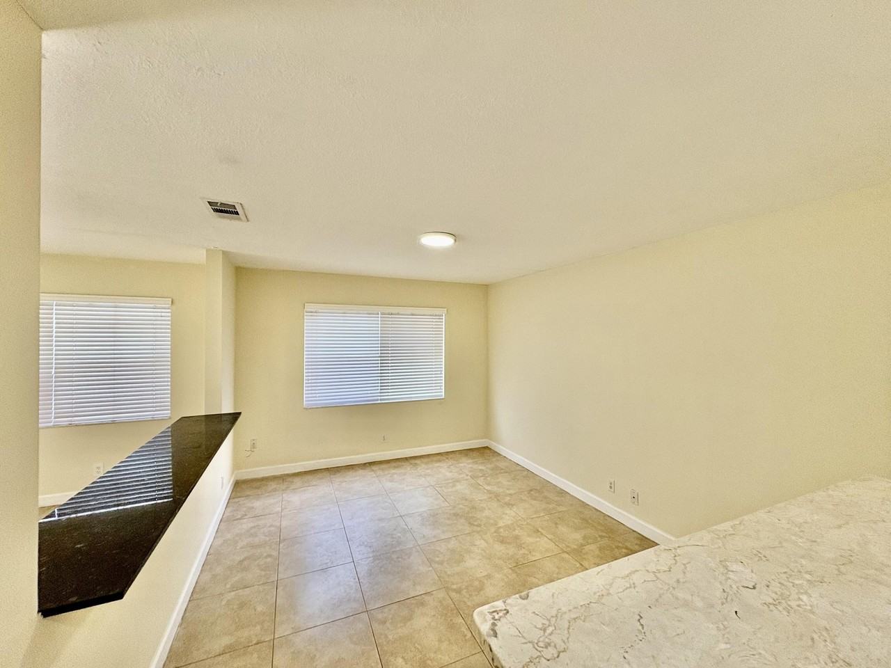 4 Sw 82nd Ave - Photo 7 of 35