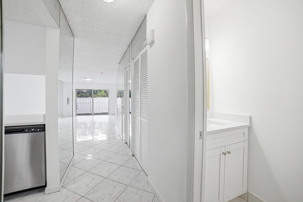 8207 Fairway Rd - Photo 6 of 33