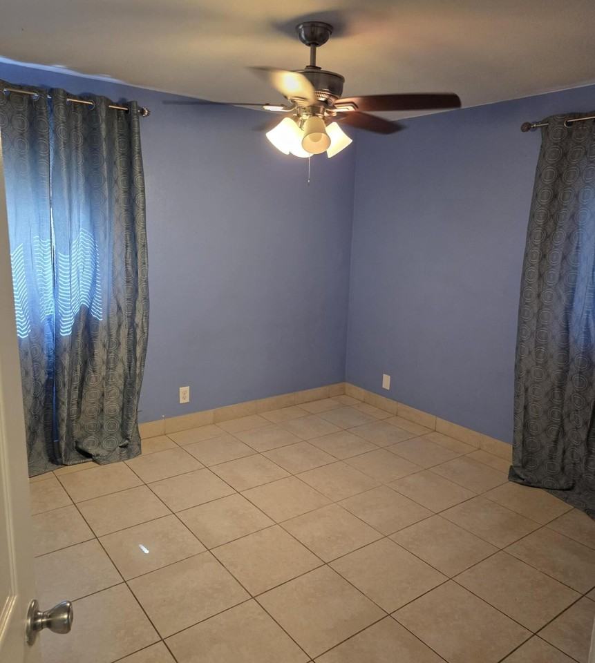 313 Sw 80th Ave - Photo 4 of 11