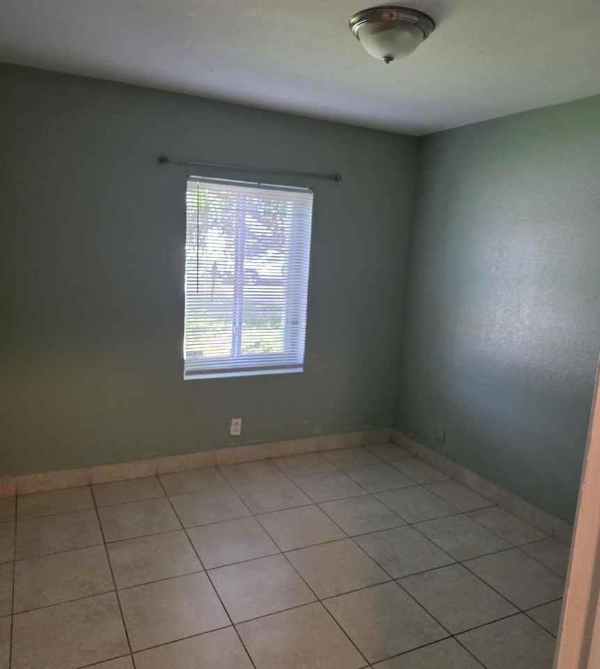 313 Sw 80th Ave - Photo 5 of 11